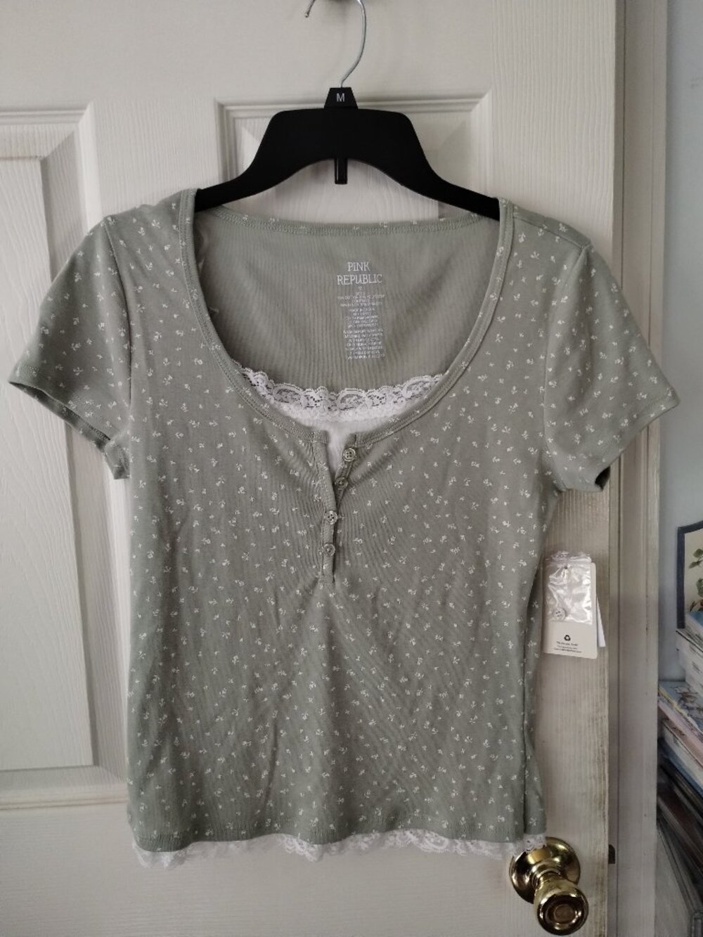 Pink Republic girl's sage green with lace,white floral - Medium,NWT